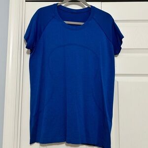 Lululemon Swiftly Tech Short Sleeve Shirt 2.0 in Blue Size 16